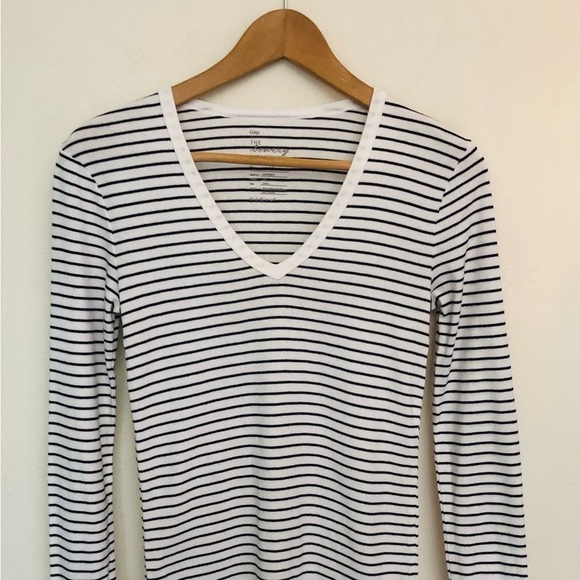 Gap The Bowery Super Soft Striped Long Sleeve V-Neck Tee - Picture 3 of 11